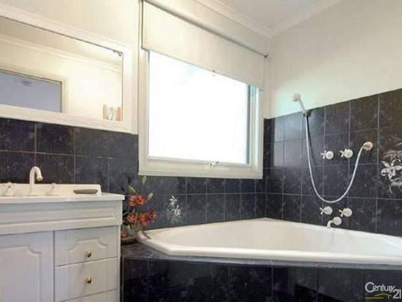 16 Branton Drive, Hampton Park VIC 3976