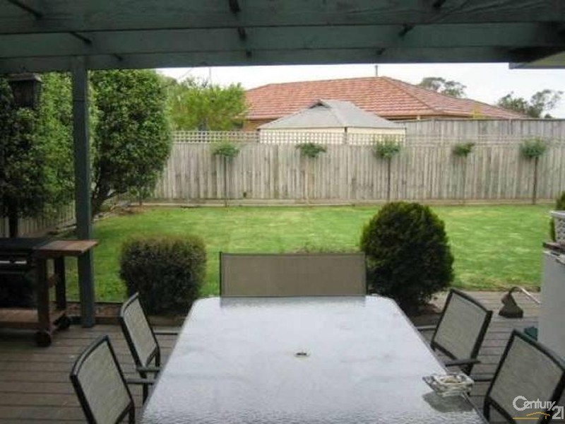 16 Branton Drive, Hampton Park VIC 3976