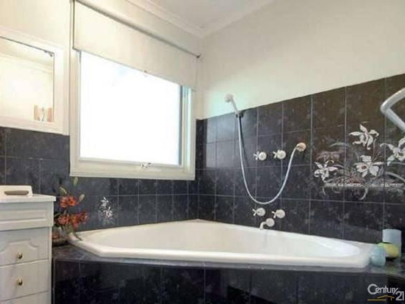 16 Branton Drive, Hampton Park VIC 3976