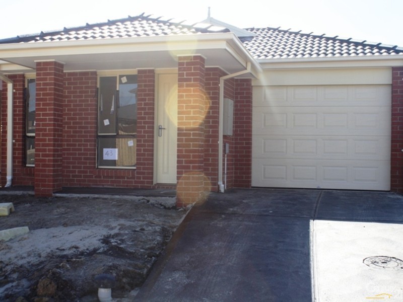43 Chestnut Way, Pakenham VIC 3810