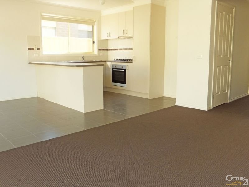 27 U4 Webster Way, Pakenham VIC 3810