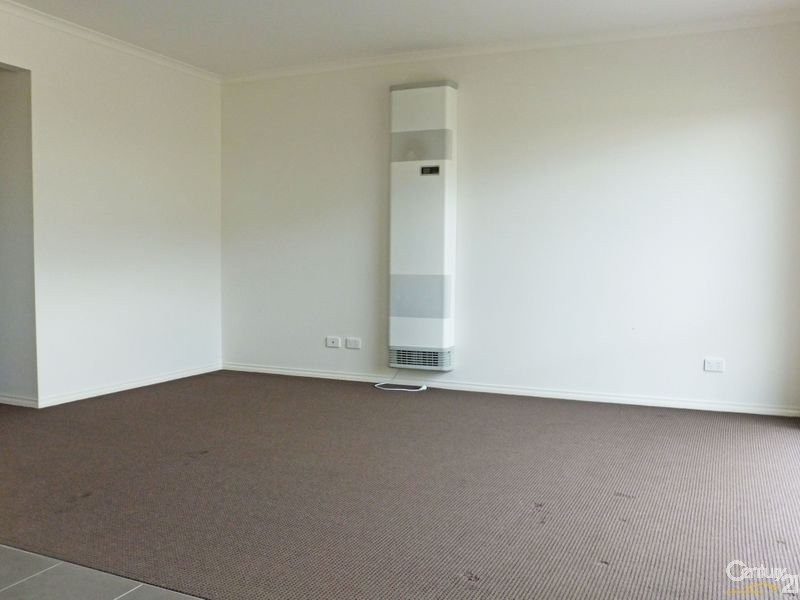 27 U4 Webster Way, Pakenham VIC 3810