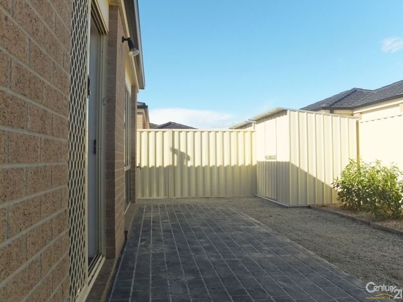 27 U4 Webster Way, Pakenham VIC 3810
