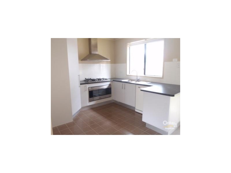 2/73 Somerville Road, Hampton Park VIC 3976