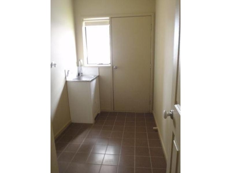 2/73 Somerville Road, Hampton Park VIC 3976