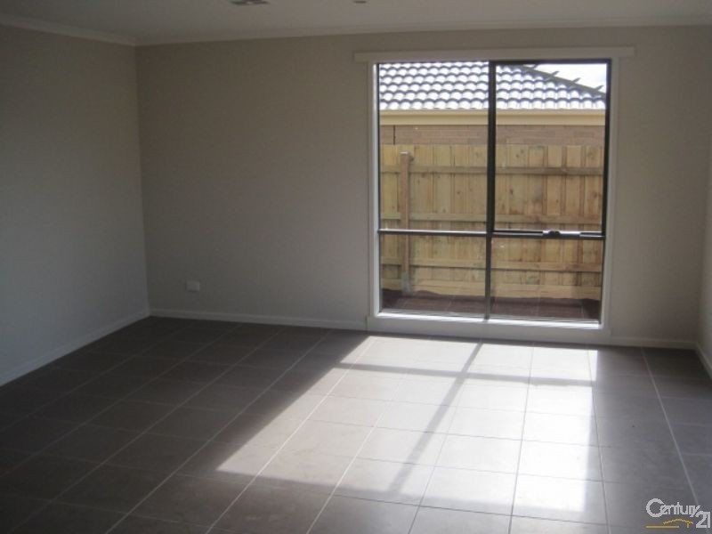 6 Bethune Drive, Hampton Park VIC 3976