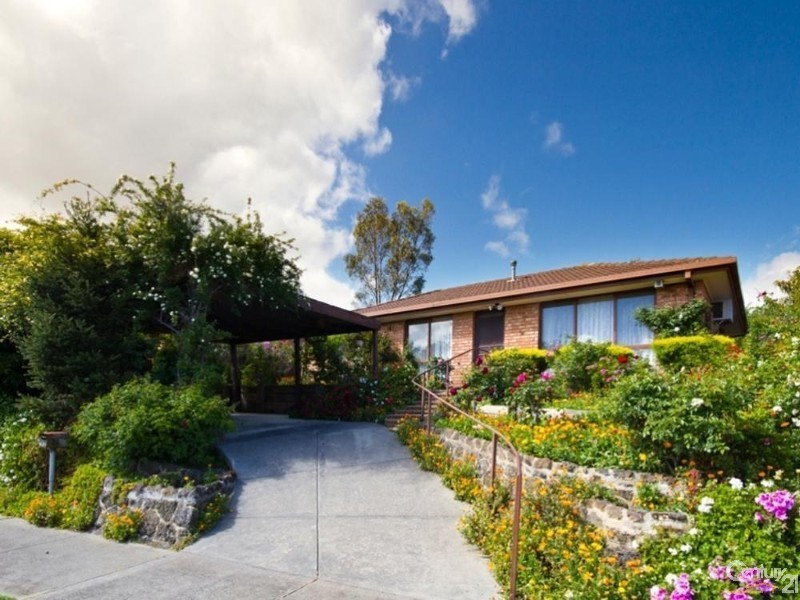 24 Willow Drive, Hampton Park VIC 3976