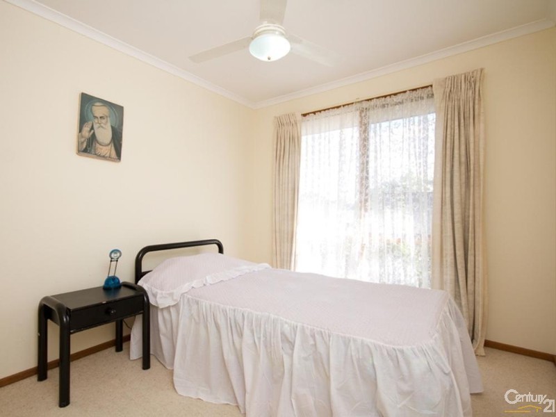 24 Willow Drive, Hampton Park VIC 3976