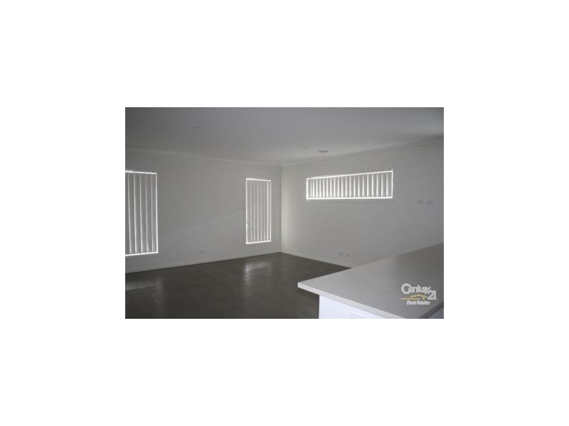 5 Snowy Drive, Lynbrook VIC 3975