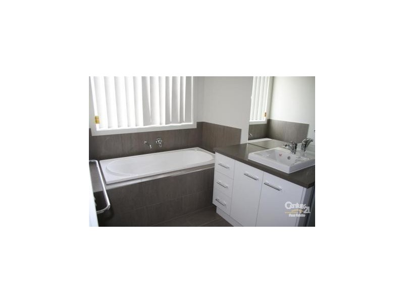 5 Snowy Drive, Lynbrook VIC 3975