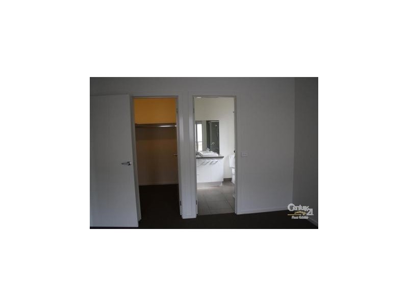 5 Snowy Drive, Lynbrook VIC 3975