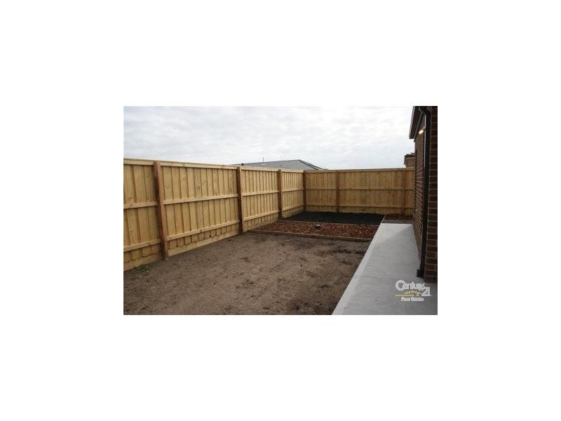 5 Snowy Drive, Lynbrook VIC 3975