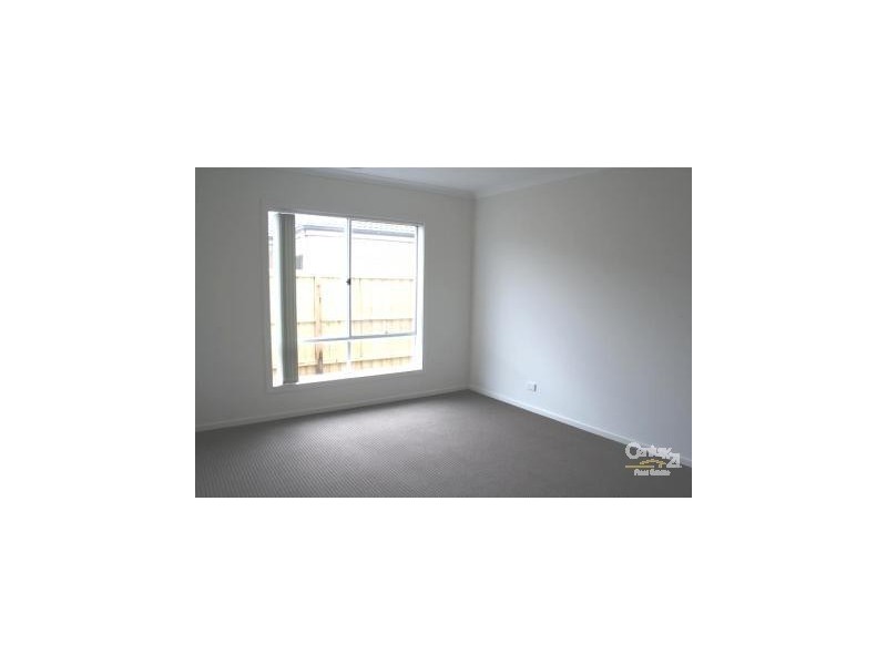 7 Snowy Drive, Lynbrook VIC 3975