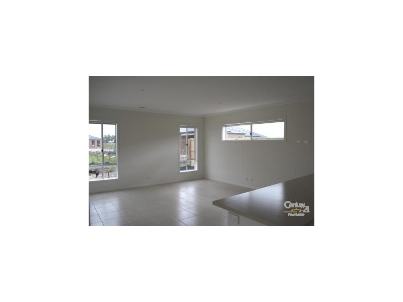 7 Snowy Drive, Lynbrook VIC 3975