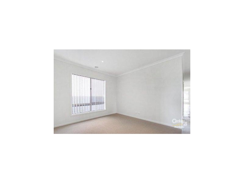 5 Waltzing Way, Lynbrook VIC 3975