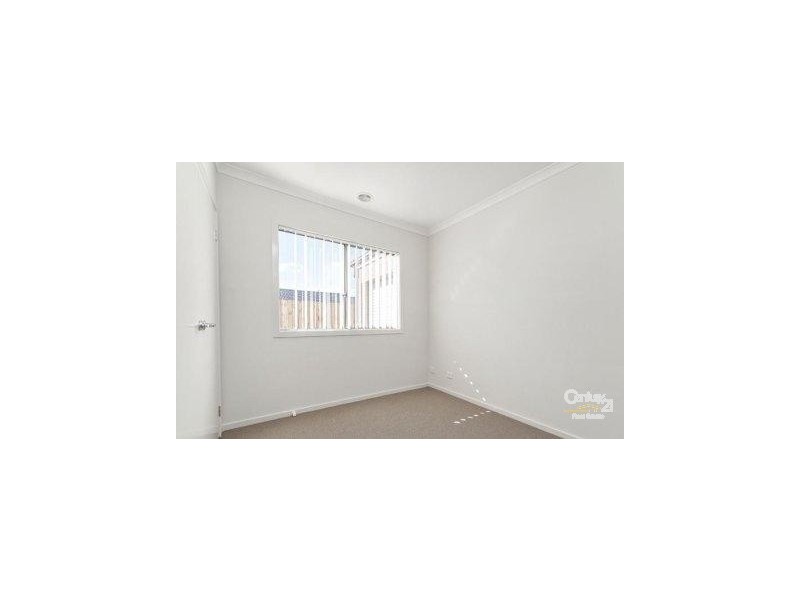 5 Waltzing Way, Lynbrook VIC 3975