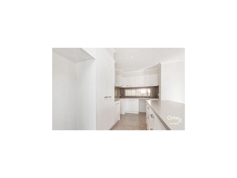 5 Waltzing Way, Lynbrook VIC 3975