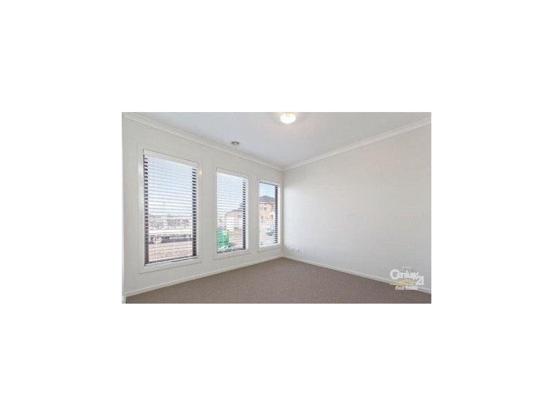 5 Waltzing Way, Lynbrook VIC 3975