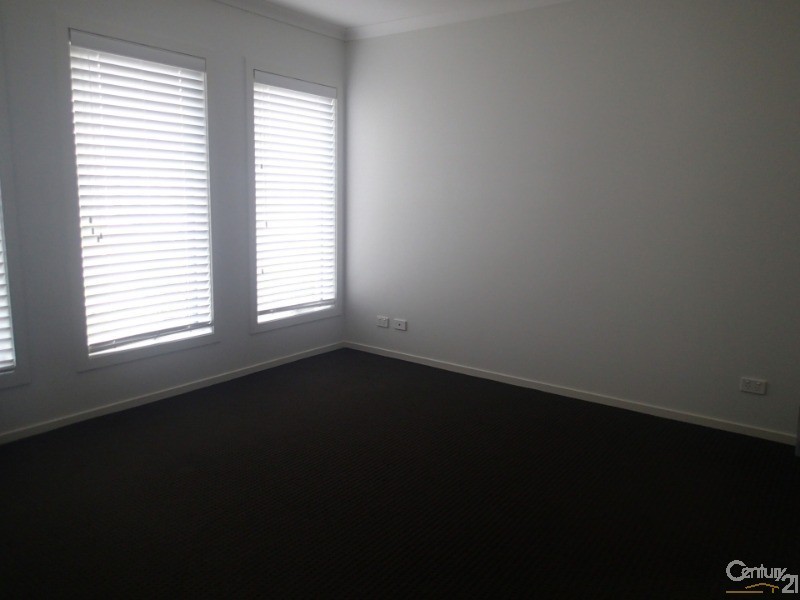 4 Bushman Way, Lynbrook VIC 3975