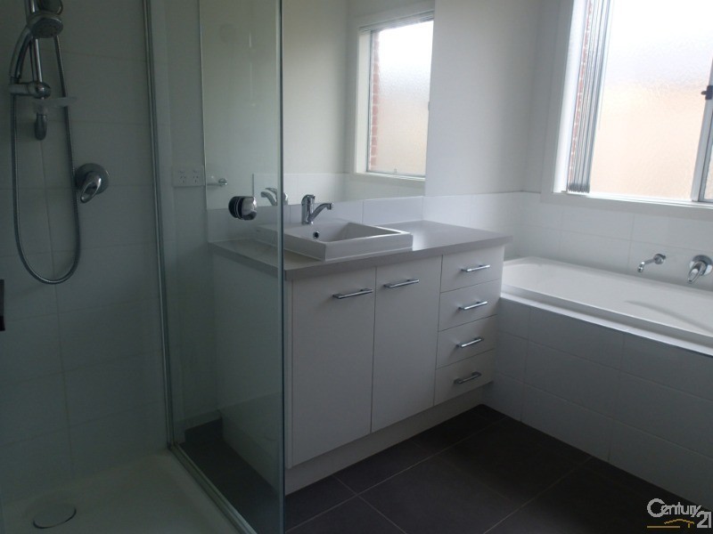 4 Bushman Way, Lynbrook VIC 3975