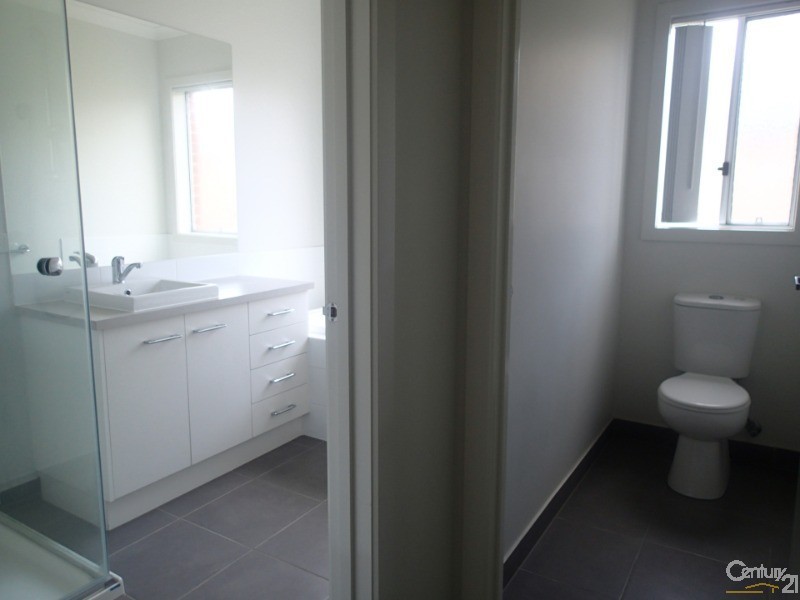 4 Bushman Way, Lynbrook VIC 3975