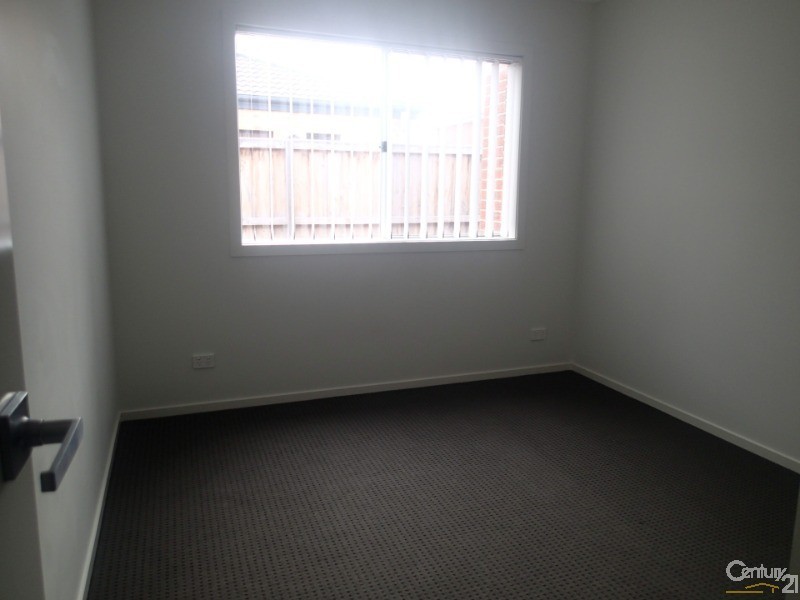 4 Bushman Way, Lynbrook VIC 3975