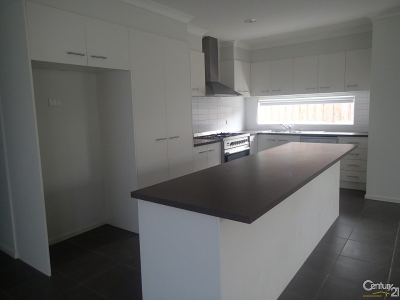 4 Bushman Way, Lynbrook VIC 3975