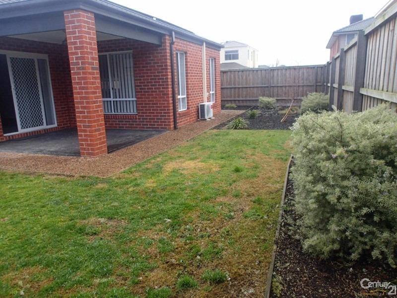 4 Bushman Way, Lynbrook VIC 3975