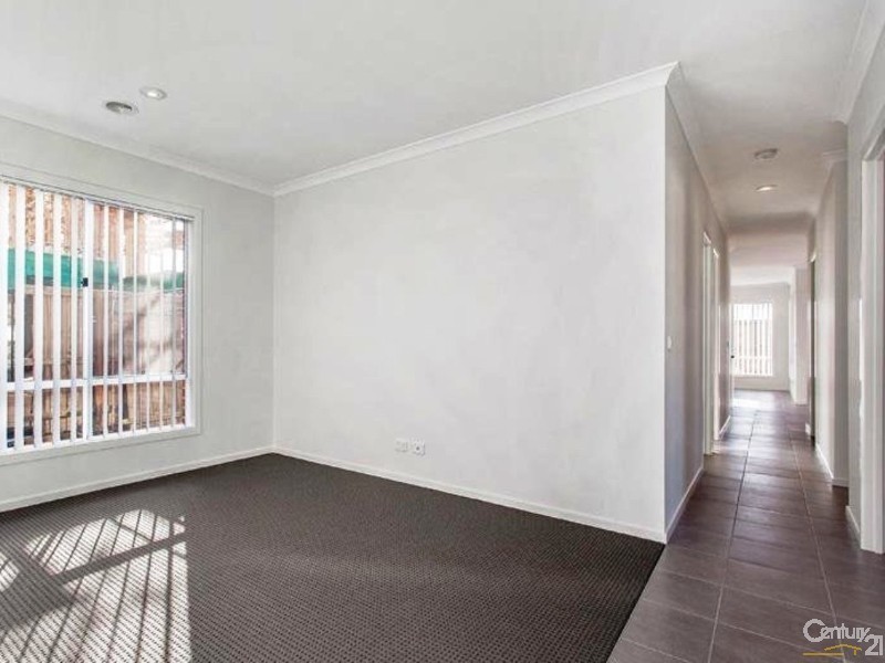4 Bushman Way, Lynbrook VIC 3975