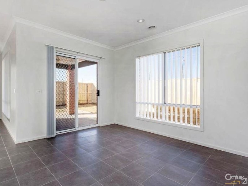 4 Bushman Way, Lynbrook VIC 3975