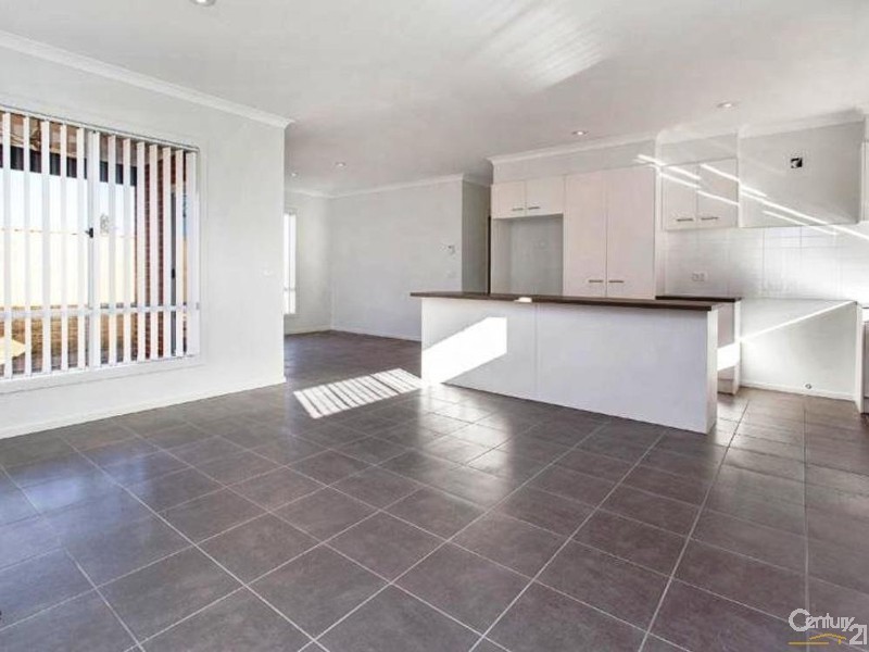 4 Bushman Way, Lynbrook VIC 3975