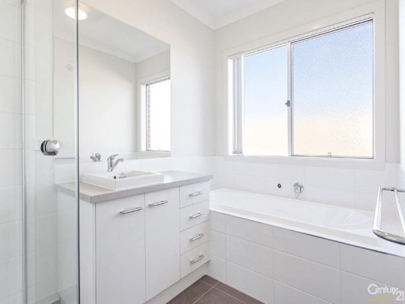 4 Bushman Way, Lynbrook VIC 3975