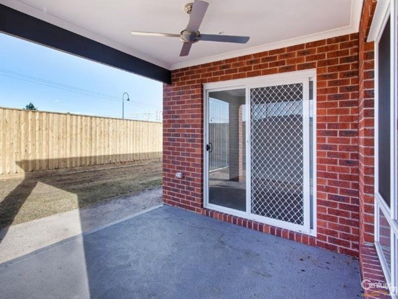 4 Bushman Way, Lynbrook VIC 3975