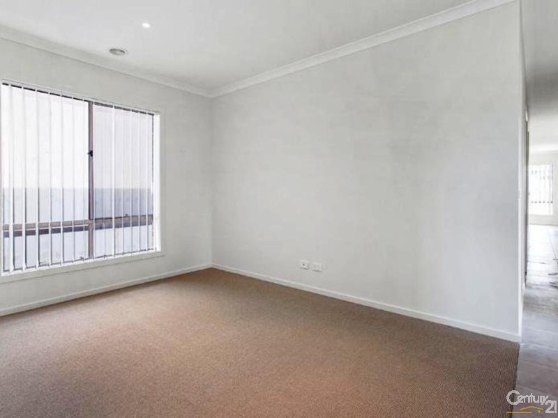 5 Waltzing Drive, Lynbrook VIC 3975