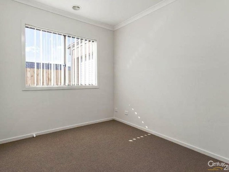 5 Waltzing Drive, Lynbrook VIC 3975