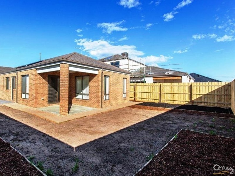 5 Waltzing Drive, Lynbrook VIC 3975