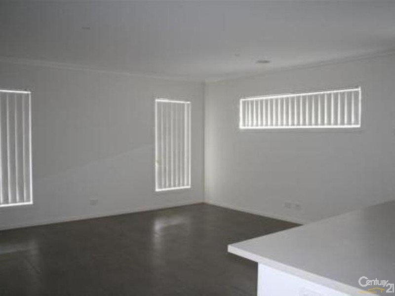 5 Snowy Drive, Lynbrook VIC 3975