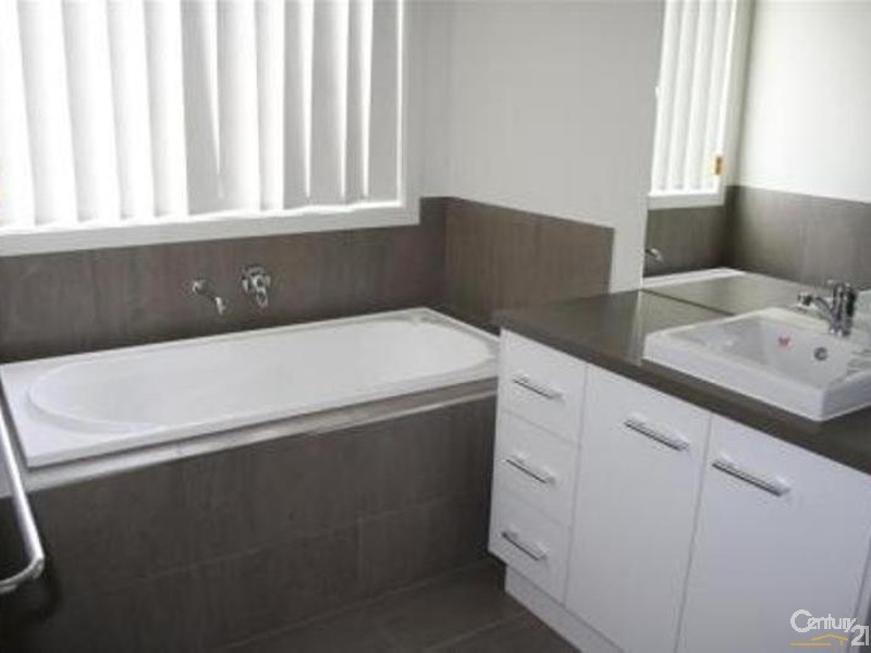 5 Snowy Drive, Lynbrook VIC 3975