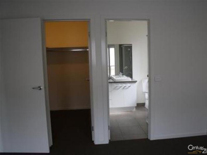 5 Snowy Drive, Lynbrook VIC 3975