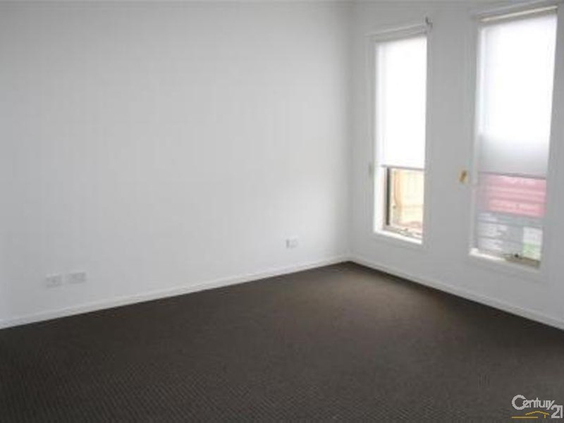 5 Snowy Drive, Lynbrook VIC 3975