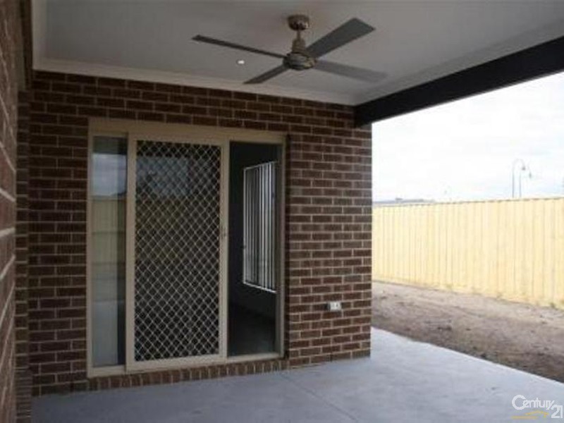 5 Snowy Drive, Lynbrook VIC 3975