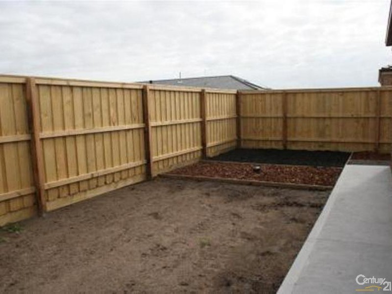 5 Snowy Drive, Lynbrook VIC 3975