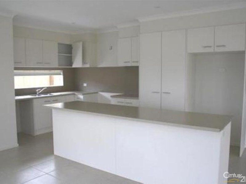 7 Snowy Drive, Lynbrook VIC 3975