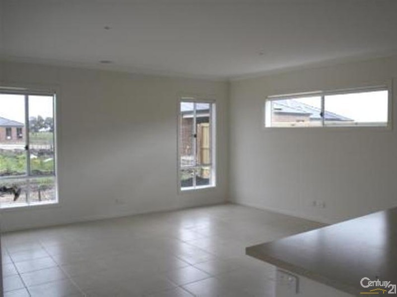 7 Snowy Drive, Lynbrook VIC 3975