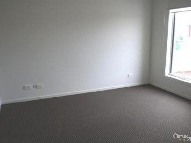 7 Snowy Drive, Lynbrook VIC 3975