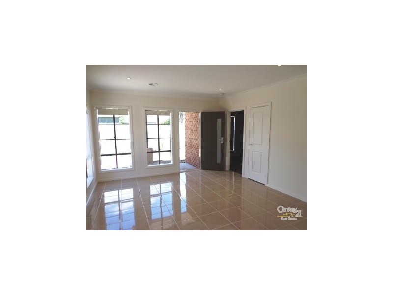 2/26 Beckington Crescent, Hampton Park VIC 3976