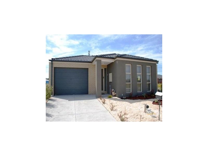 17 Sallys Run, Hampton Park VIC 3976