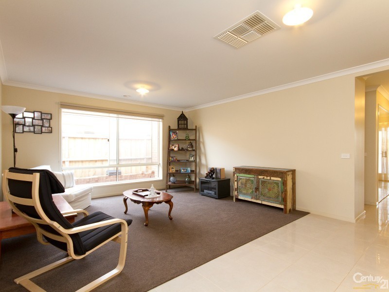 85 John Russell Road, Cranbourne West VIC 3977