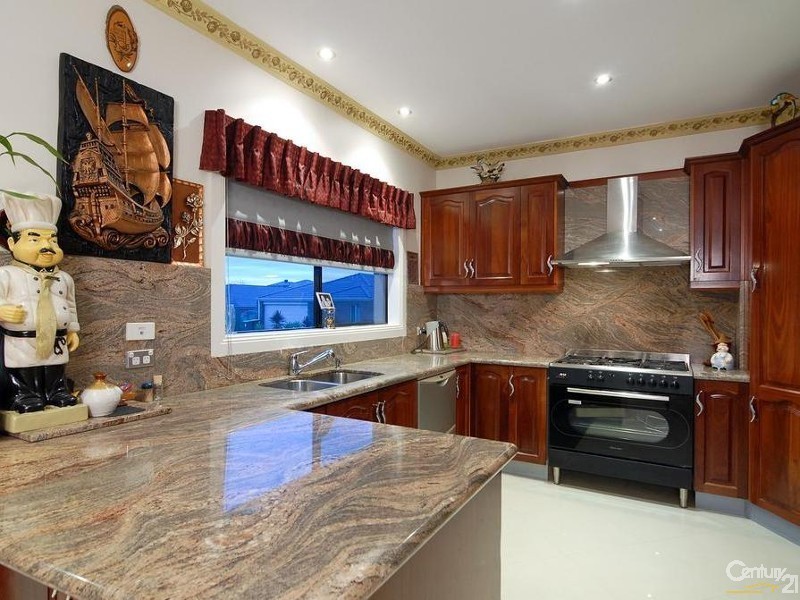 17 Diamond Parade, Skye VIC 3977