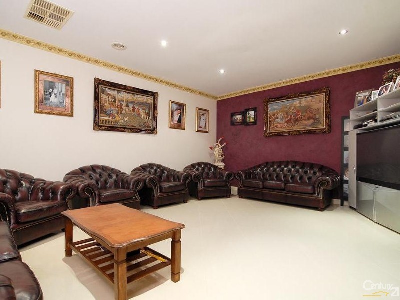 17 Diamond Parade, Skye VIC 3977